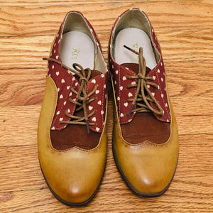 Restricted Razor Oxford in Tan with Hearts Size 6